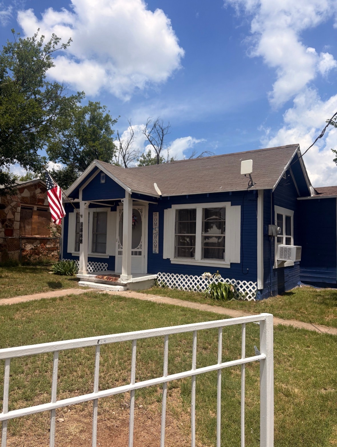 Blue House -